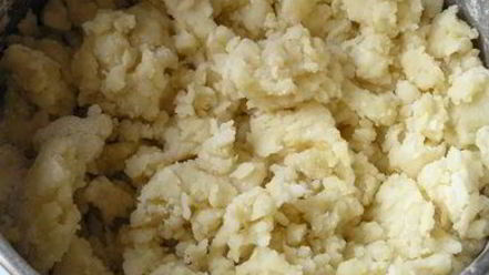 Рецепт вареников с черникой и соусом под шафе