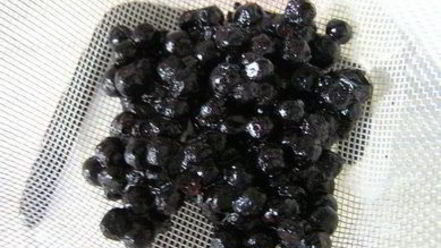 Рецепт вареников с черникой и соусом под шафе