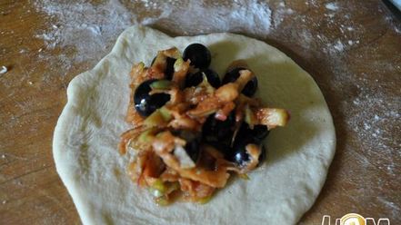 Рецепт вареников с черной смородиной и яблоками