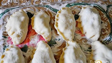 Рецепт вареников с черной смородиной и яблоками