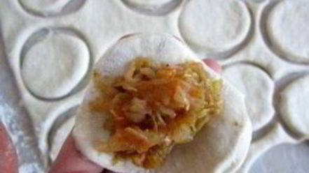 Рецепт вареников с капустой на пару