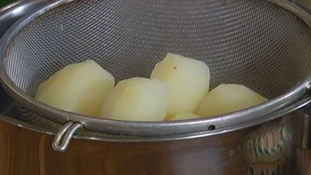 Рецепт вареников с картофелем, беконом и укропом