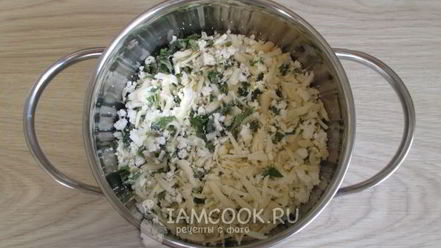 Рецепт вареников с крапивой, творогом и сыром