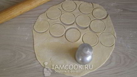 Рецепт вареников с крапивой, творогом и сыром