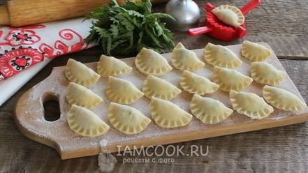 Рецепт вареников с крапивой, творогом и сыром