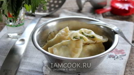 Рецепт вареников с крапивой, творогом и сыром