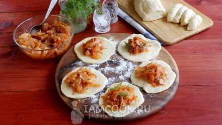 Рецепт вареников с квашеной капустой и салом