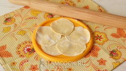 Рецепт вареников с сырой картошкой и сыром