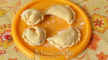 Рецепт вареников с сырой картошкой и сыром