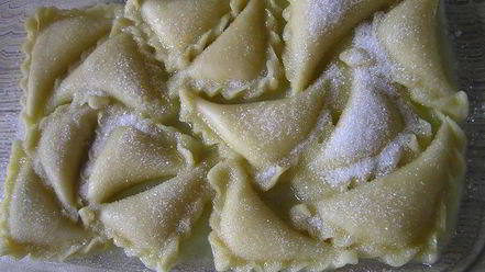 Рецепт вареников с творогом, запеченные в сливках