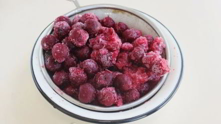 Рецепт вареников с вишней из теста на воде