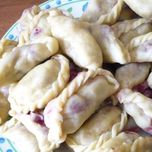 Рецепт Вареников с вишней по-домашнему