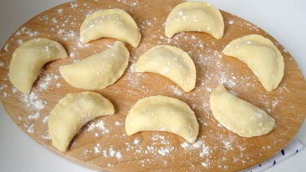 Рецепт вареников творожных с ванильно-тимьяновым соусом