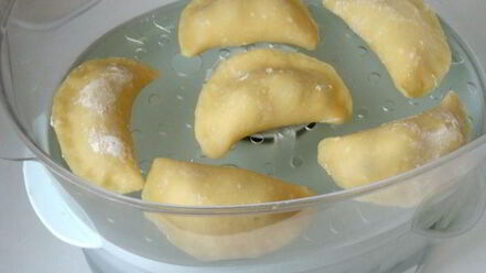 Рецепт вареников творожных с ванильно-тимьяновым соусом