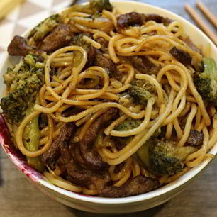 Рецепт Яичной лапши с говядиной и брокколи