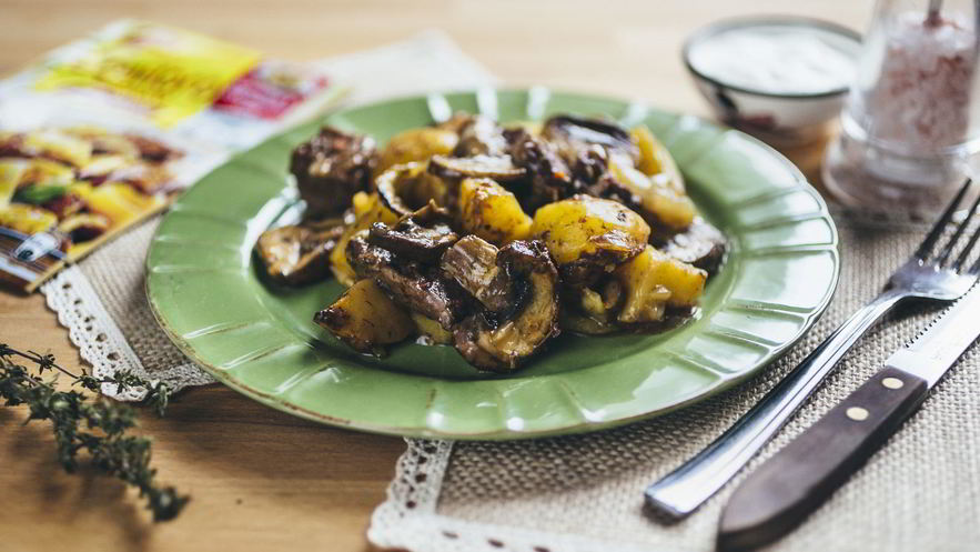 Рецепт сочного жаркого с грибами и картофелем