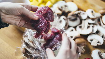 Рецепт сочного жаркого с грибами и картофелем