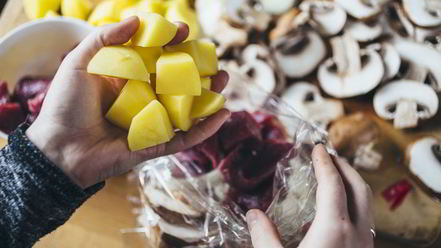 Рецепт сочного жаркого с грибами и картофелем