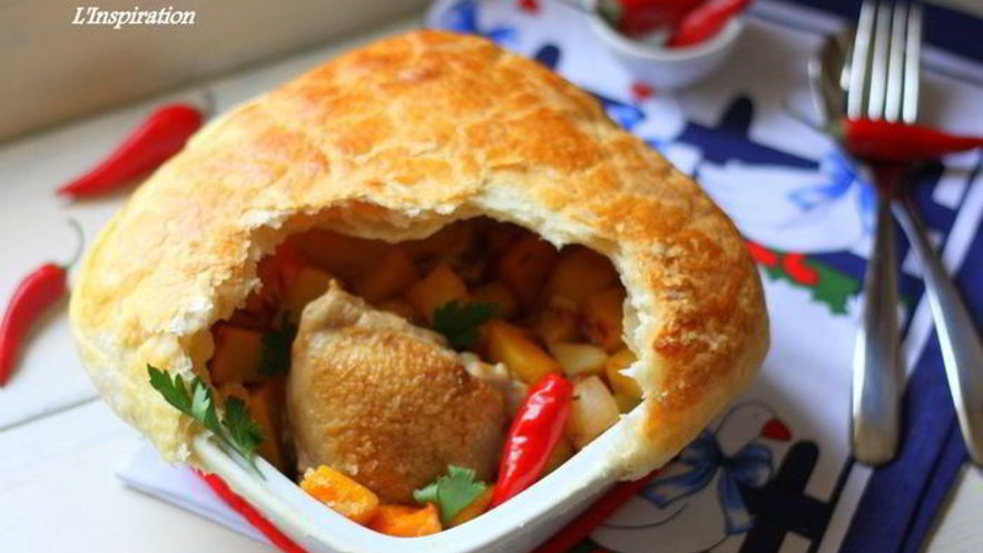 Рецепт жаркого из тыквы и курицы под нежной слоеной шапочкой