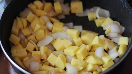 Рецепт жаркого из тыквы и курицы под нежной слоеной шапочкой