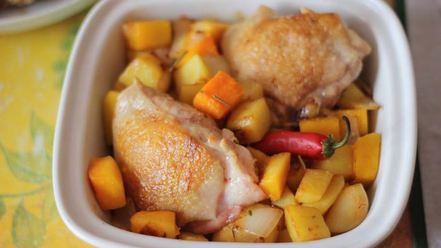 Рецепт жаркого из тыквы и курицы под нежной слоеной шапочкой