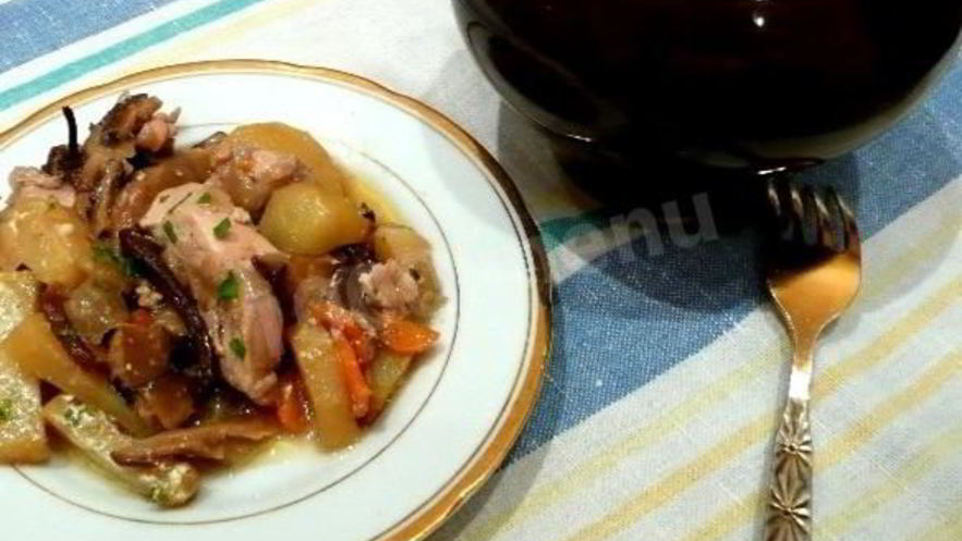 Рецепт жаркого с грибами и картошкой в горшочках