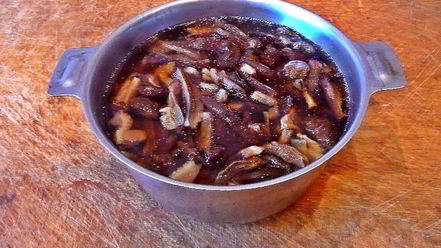 Рецепт жаркого с грибами и картошкой в горшочках