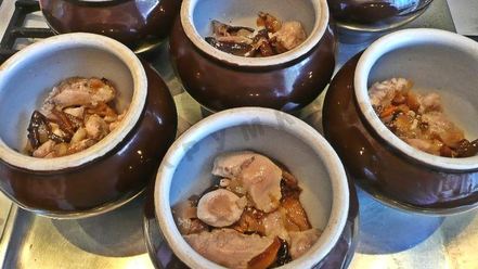 Рецепт жаркого с грибами и картошкой в горшочках