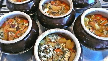 Рецепт жаркого с грибами и картошкой в горшочках