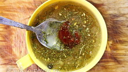 Рецепт жаркого с курицей и черносливом в горшочках