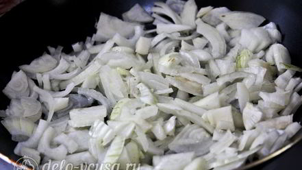 Рецепт жаркого с курицей и черносливом в горшочках