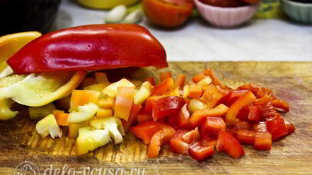 Рецепт жаркого с курицей и черносливом в горшочках