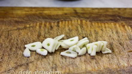 Рецепт жаркого с курицей и черносливом в горшочках