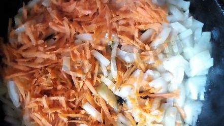 Рецепт жаркого телятина в духовке с солеными огурцами