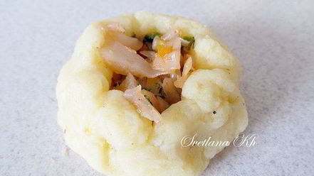 Рецепт картофельных зраз с капустой, запеченные в духовке