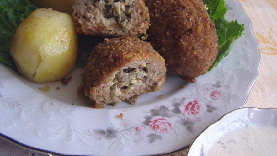 Рецепт куриных зраз с грибами под сметанно-сливочным соусом