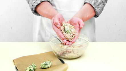 Рецепт мясных зраз с травами и сыром