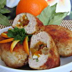 Рецепт Зраз куриных с сухофруктами под апельсиновым соусом