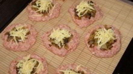 Рецепт зраз с грибами и сыром