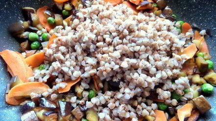 Рецепт гречки с баклажаном и морковкой