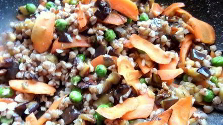 Рецепт гречки с баклажаном и морковкой