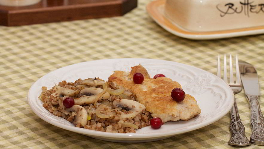 Рецепт гречки с грибами и отбивной