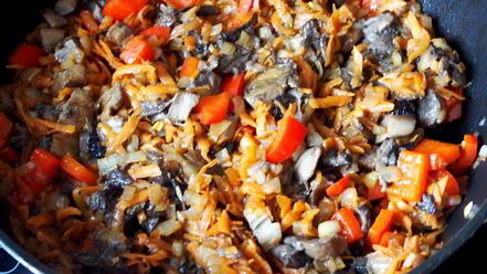 Рецепт гречки с грибами и овощами в духовке