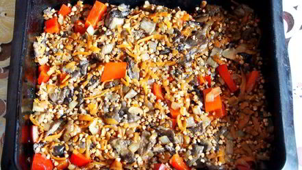 Рецепт гречки с грибами и овощами в духовке