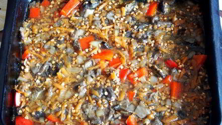 Рецепт гречки с грибами и овощами в духовке
