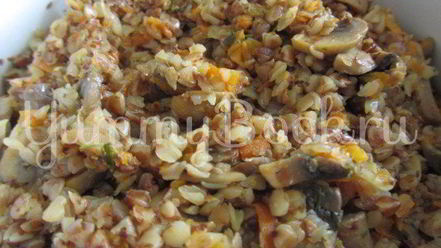 Рецепт гречки с грибами, куриной печенью и сердцами в мультиварке