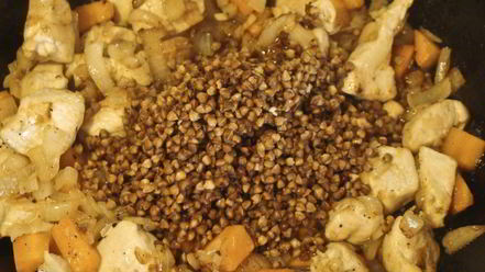 Рецепт гречки с курицей в горшочке