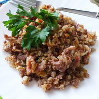 Гречка с овощами и мясной тушенкой