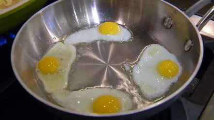 Рецепт гречки с перепелиными яйцами и овечьим сыром