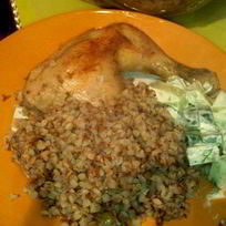 Гречка, тушенная с курицей